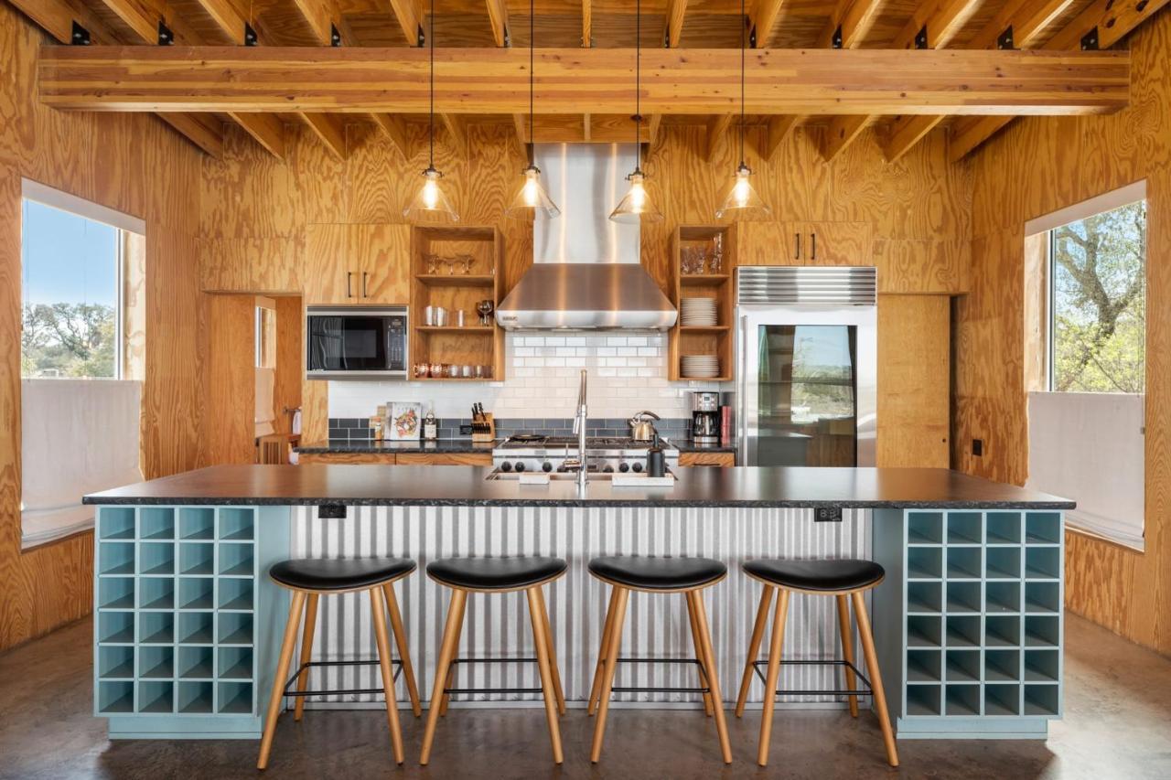 Lazo House - Riverfront With Overlooking Llano River Kültér fotó