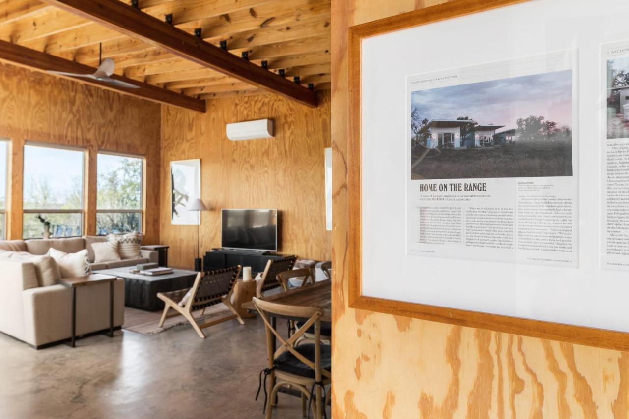Lazo House - Riverfront With Overlooking Llano River Kültér fotó