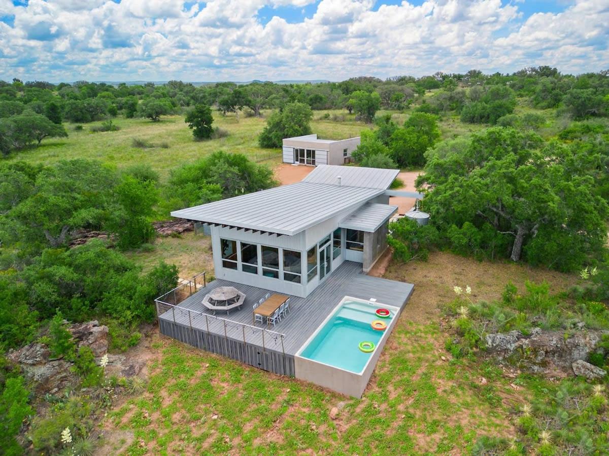 Lazo House - Riverfront With Overlooking Llano River Kültér fotó